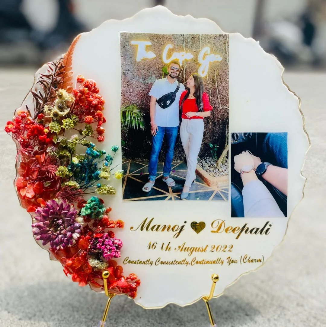 Resin Circle Frame With Curly Border OR Upload Your Favourite  Circle Frame Design For Personalized Gift