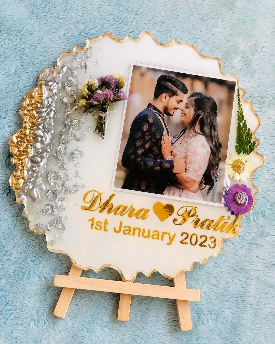 Resin Circle Frame With Curly Border OR Upload Your Favourite  Circle Frame Design For Personalized Gift